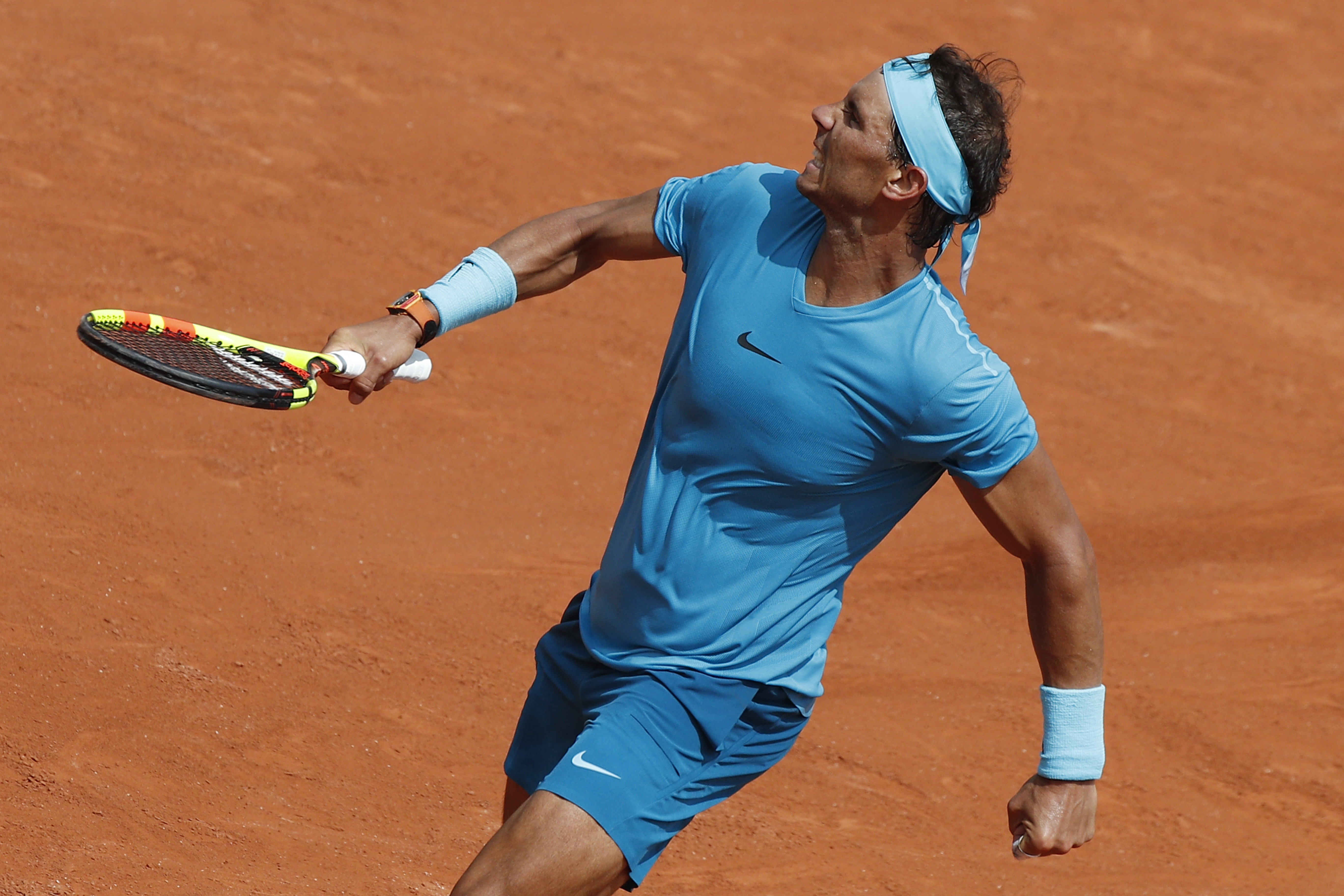 法国网球队翻盘英国网球队，纳达尔制霸全场的简单介绍