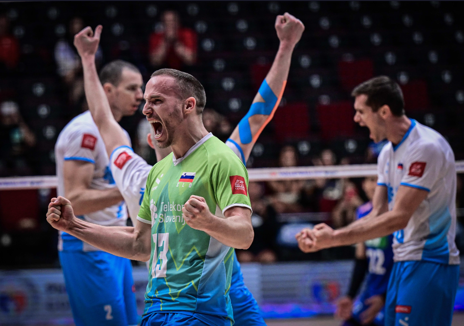 错失晋级机会，主教练面临内部压力