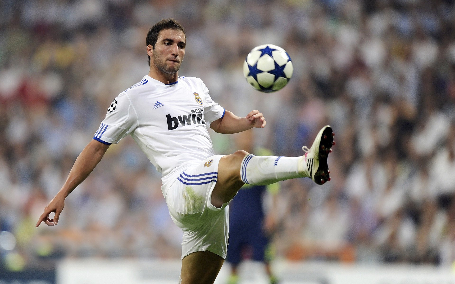 独行侠东契奇缺阵，西亚卡姆率浙江队主宰比赛走向