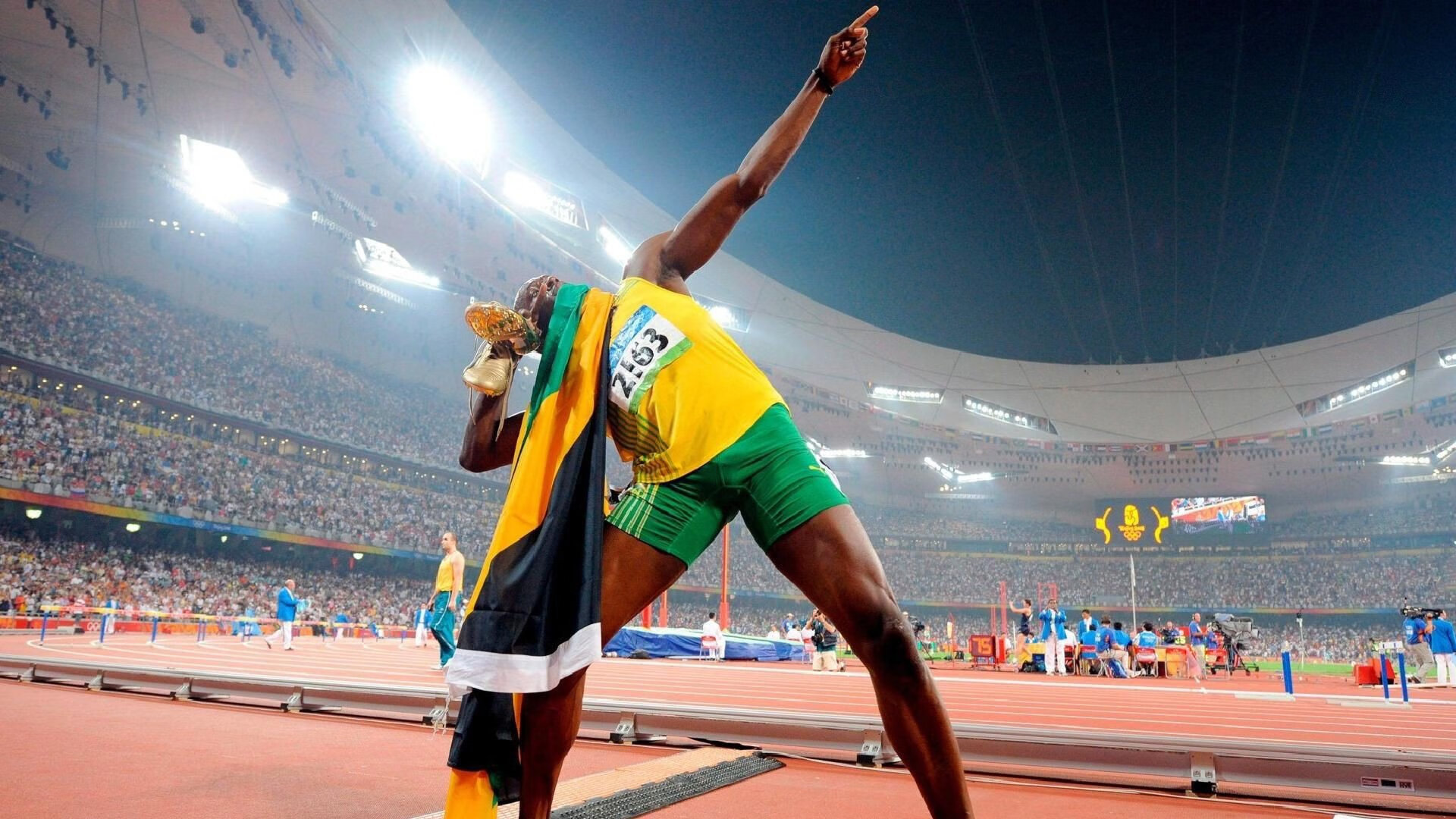 约基奇状态火热领衔掘金大胜,雄鹿团队篮球彻底粉碎北京队防线